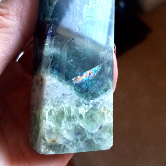 Beautiful Feather Fluorite with Druzy and Rainbows Crystal Tower. - Picture 6 of 13